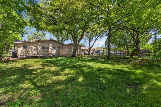 6828 Greenlee Street, Fort Worth, TX 76112