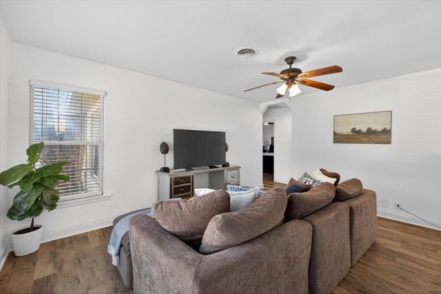 6828 Greenlee Street, Fort Worth, TX 76112