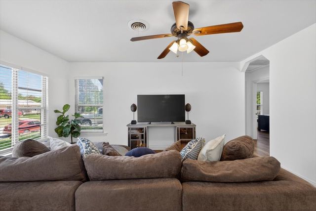 6828 Greenlee Street, Fort Worth, TX 76112