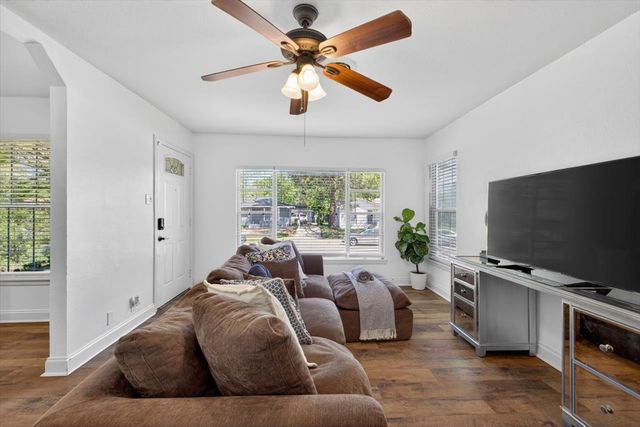 6828 Greenlee Street, Fort Worth, TX 76112