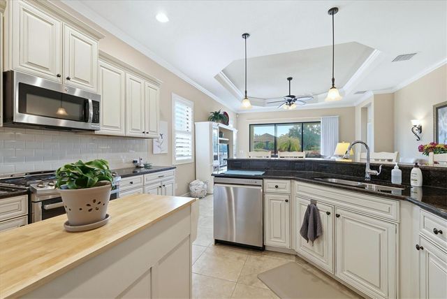 7123 WESTHILL COURT, Lakewood Ranch, FL 34202