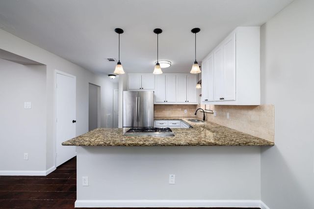 1 Ground Brier Court, The Woodlands, TX 77381