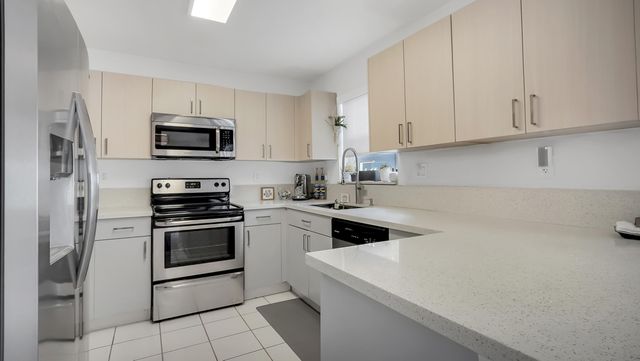 2221 NW 171st Terrace -, Pembroke Pines, FL 33028