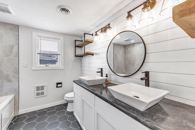 1091 CIRCLE DRIVE, Green Bay, WI 54313