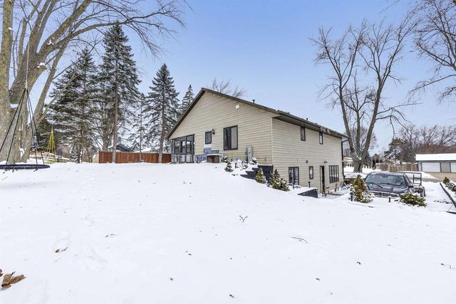 1091 CIRCLE DRIVE, Green Bay, WI 54313