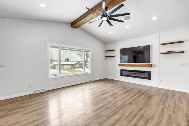 1091 CIRCLE DRIVE, Green Bay, WI 54313