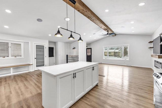 1091 CIRCLE DRIVE, Green Bay, WI 54313