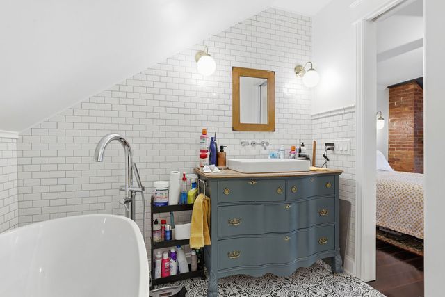 5133 Holmes STREET, Lawrenceville, PA 15201