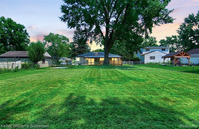1907 Kirkton Drive, Troy, MI 48083