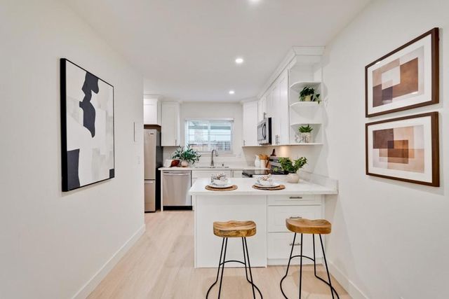 2047 Montecito Avenue 7, Mountain View, CA 94043