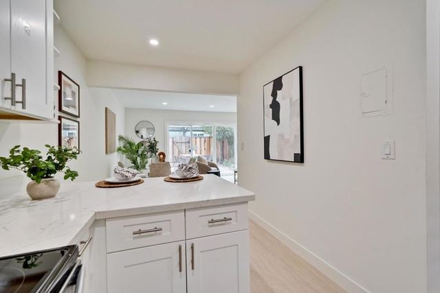 2047 Montecito Avenue 7, Mountain View, CA 94043