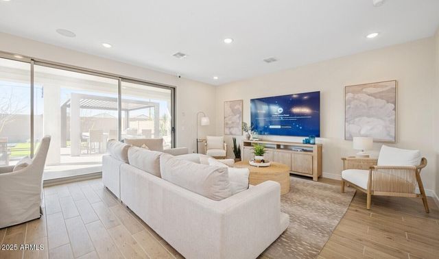 8051 W Harmont Drive, Peoria, AZ 85345