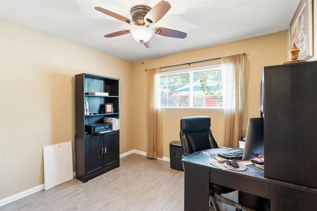 609 David Avenue, League City, TX 77573