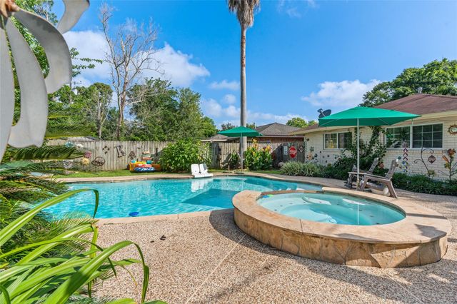 609 David Avenue, League City, TX 77573