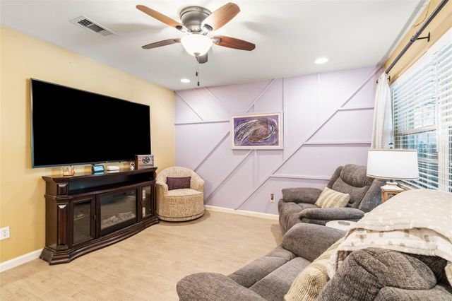 609 David Avenue, League City, TX 77573