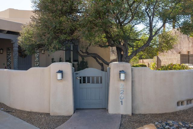 2201 Rozinante Court NW, Albuquerque, NM 87104