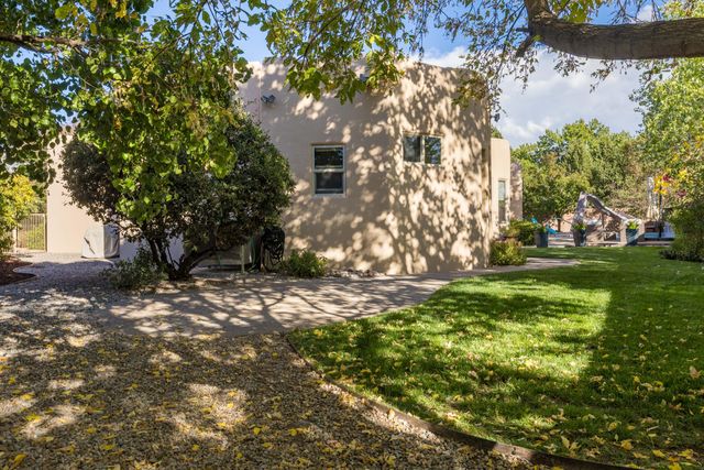 2201 Rozinante Court NW, Albuquerque, NM 87104