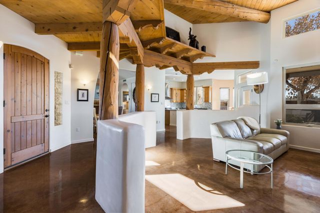 2201 Rozinante Court NW, Albuquerque, NM 87104