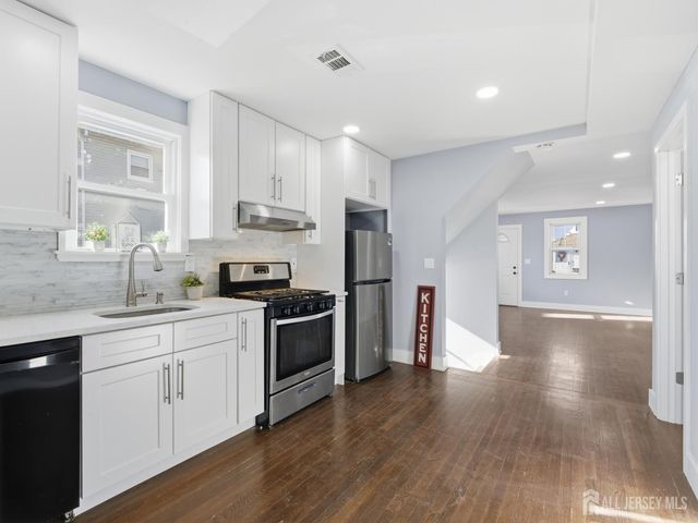 14 John Street, Carteret, NJ 07008