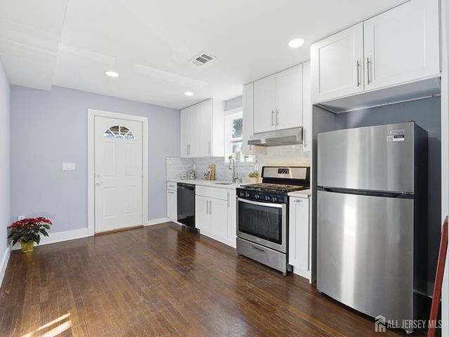 14 John Street, Carteret, NJ 07008