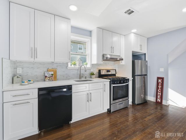 14 John Street, Carteret, NJ 07008