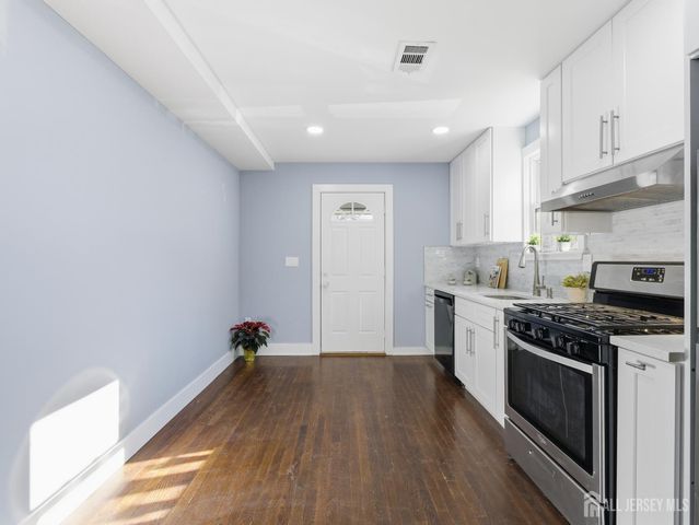 14 John Street, Carteret, NJ 07008