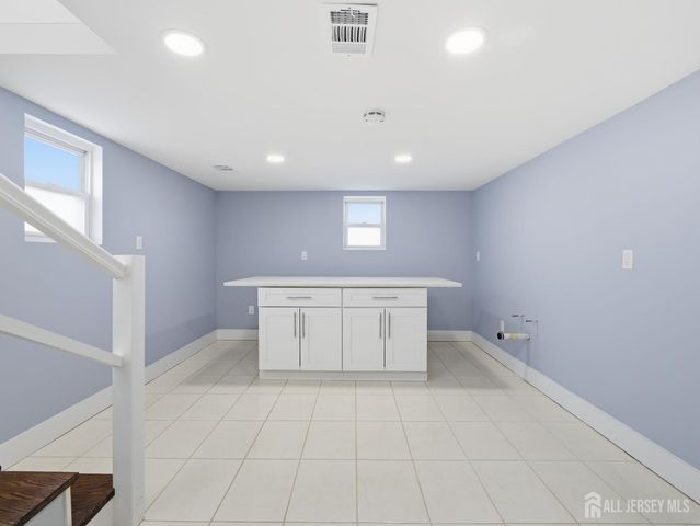 14 John Street, Carteret, NJ 07008