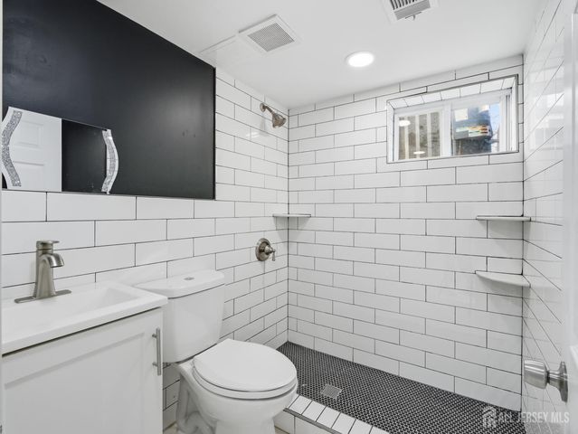 14 John Street, Carteret, NJ 07008