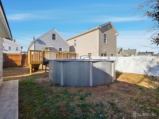 14 John Street, Carteret, NJ 07008