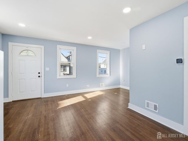 14 John Street, Carteret, NJ 07008