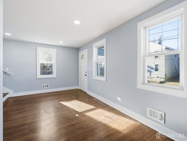 14 John Street, Carteret, NJ 07008