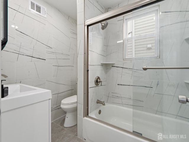 14 John Street, Carteret, NJ 07008