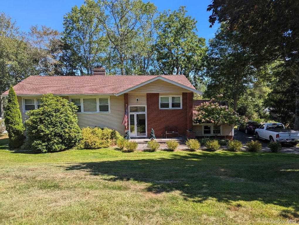 148 Geymer Drive, Mahopac, NY 10541
