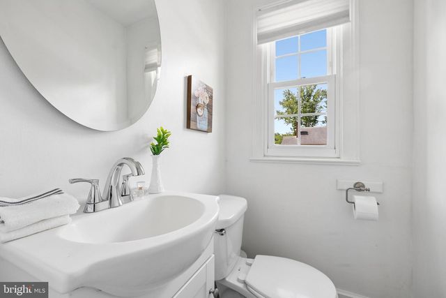 564 ORCHARD ST, Strasburg, VA 22657