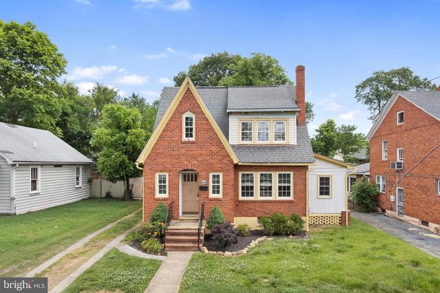 564 ORCHARD ST, Strasburg, VA 22657
