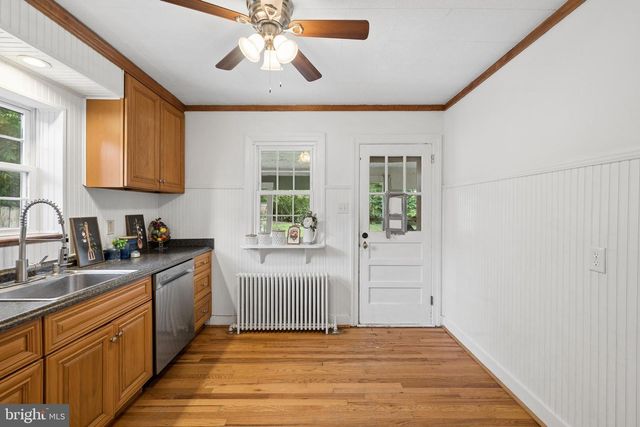 564 ORCHARD ST, Strasburg, VA 22657