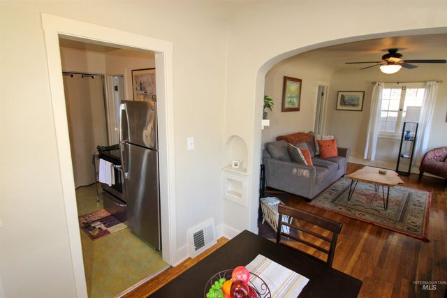 2551 W Hill Rd, Boise, ID 83702