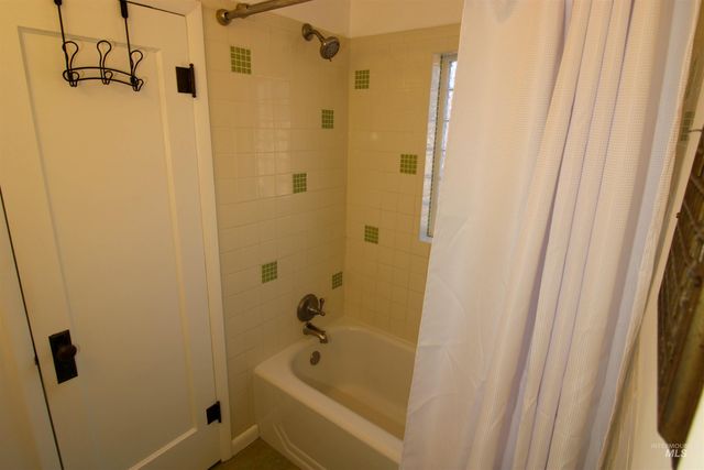 2551 W Hill Rd, Boise, ID 83702