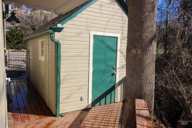 2551 W Hill Rd, Boise, ID 83702