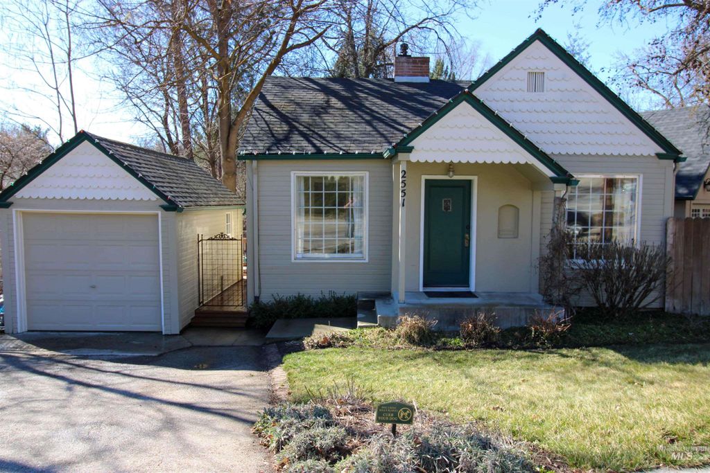 2551 W Hill Rd, Boise, ID 83702