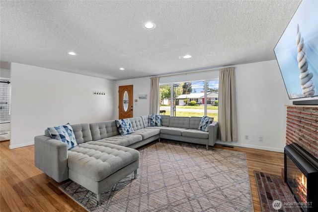 471 SE Glencoe Street, Oak Harbor, WA 98277