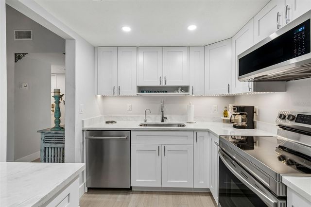 505 PLAZA SEVILLE COURT 12, Treasure Island, FL 33706