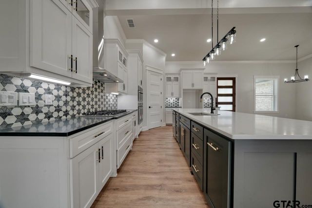 19383 Ridge Point Circle, Lindale, TX 75771