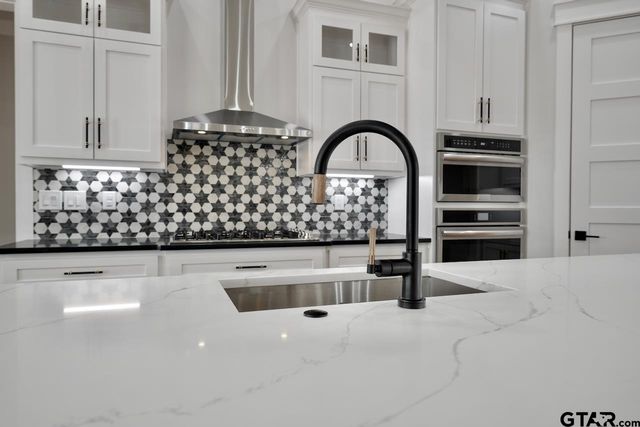 19383 Ridge Point Circle, Lindale, TX 75771