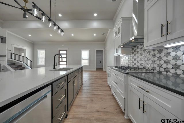 19383 Ridge Point Circle, Lindale, TX 75771