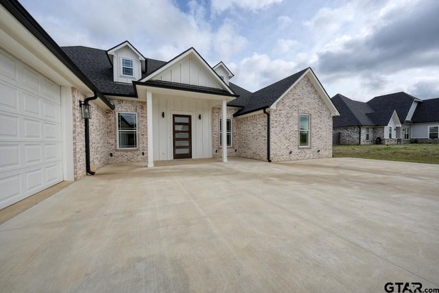 19383 Ridge Point Circle, Lindale, TX 75771