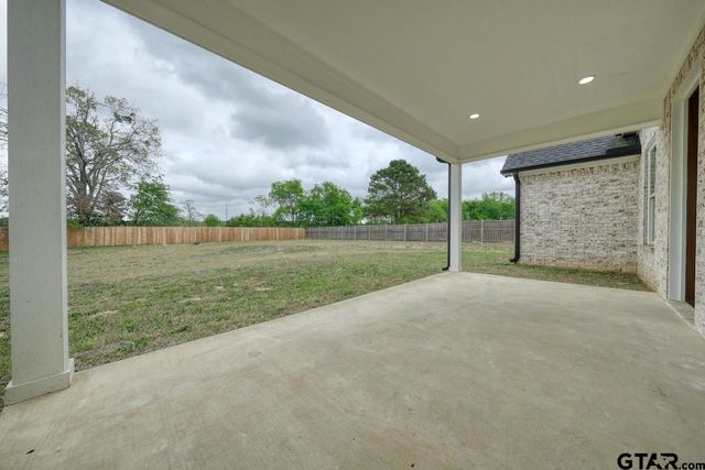 19383 Ridge Point Circle, Lindale, TX 75771