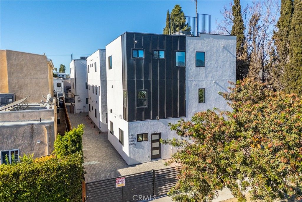 6421 Troost, North Hollywood, CA 91606 — exterior