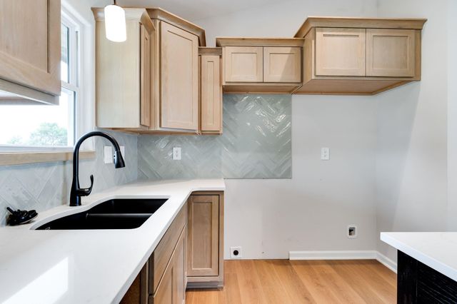 1631 N Magnolia Ct, Andover, KS 67002