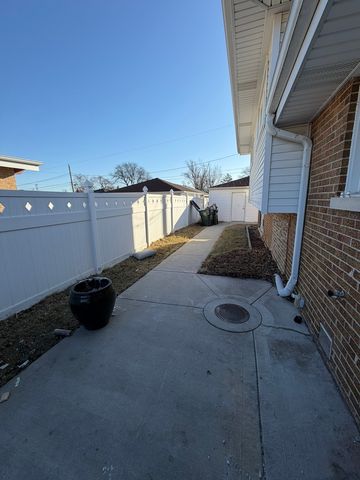 8901 Octavia Avenue, Morton Grove, IL 60053